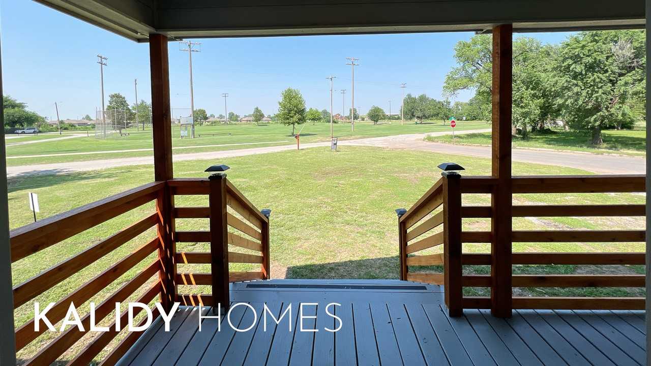601 W Caddo St #1 - Photo 3 of 32