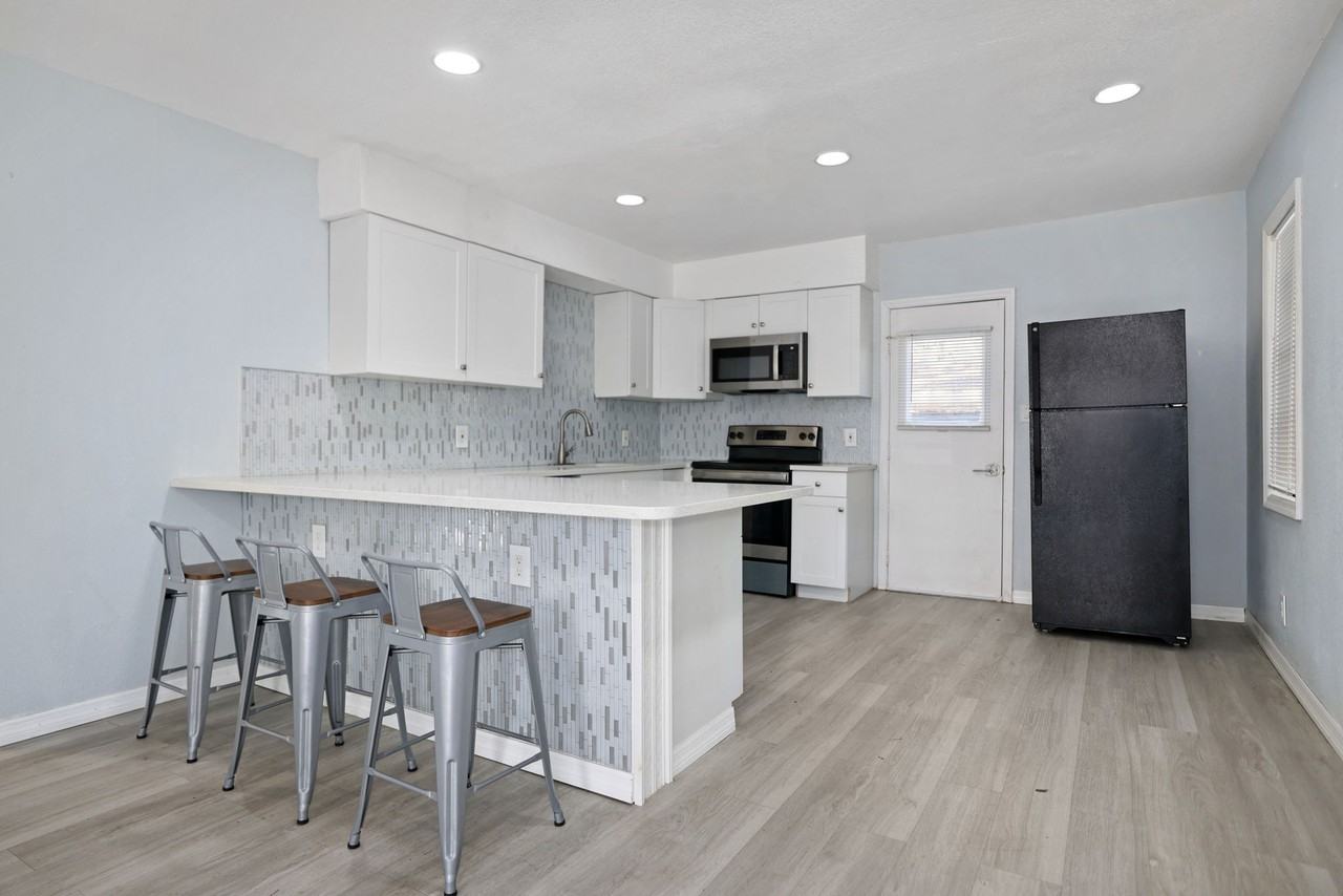 524 6th Ave Ne #1 - Photo 5 of 16