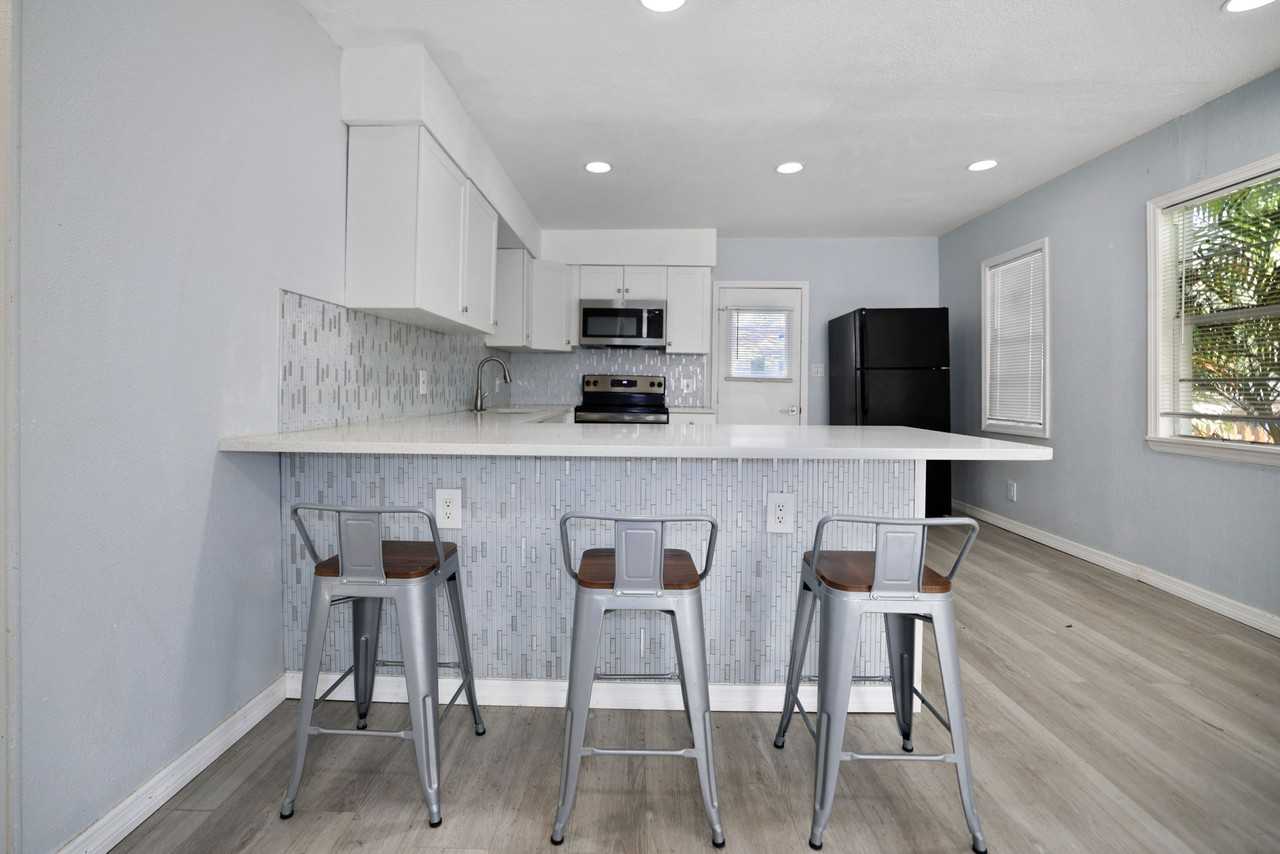 524 6th Ave Ne #1 - Photo 6 of 16