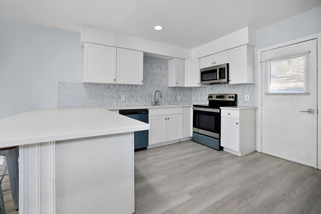 524 6th Ave Ne #1 - Photo 7 of 16