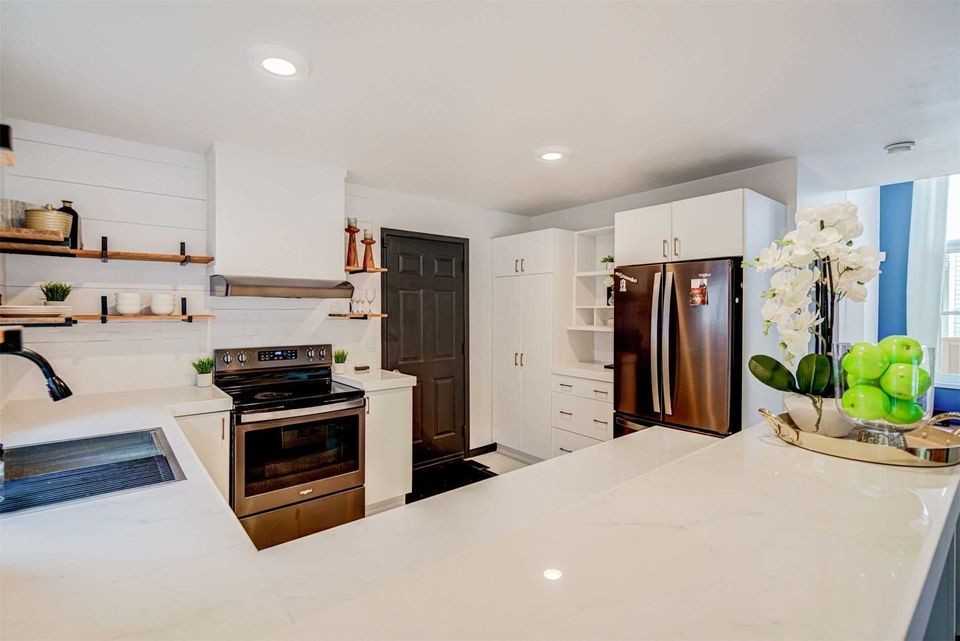 23 Sherwood Crescent - Photo 3 of 21