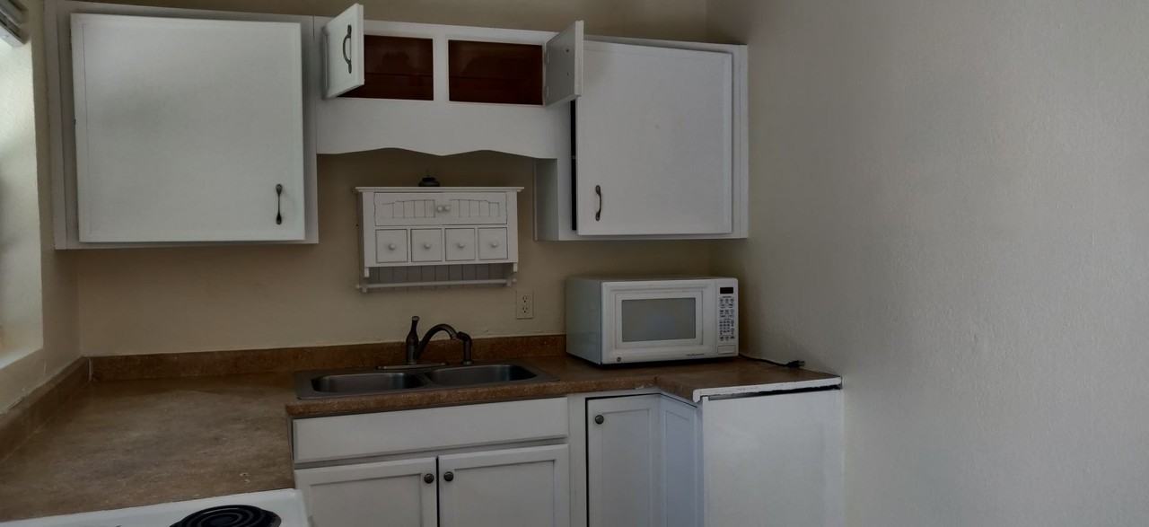 1119 Madison Ave - Photo 3 of 26