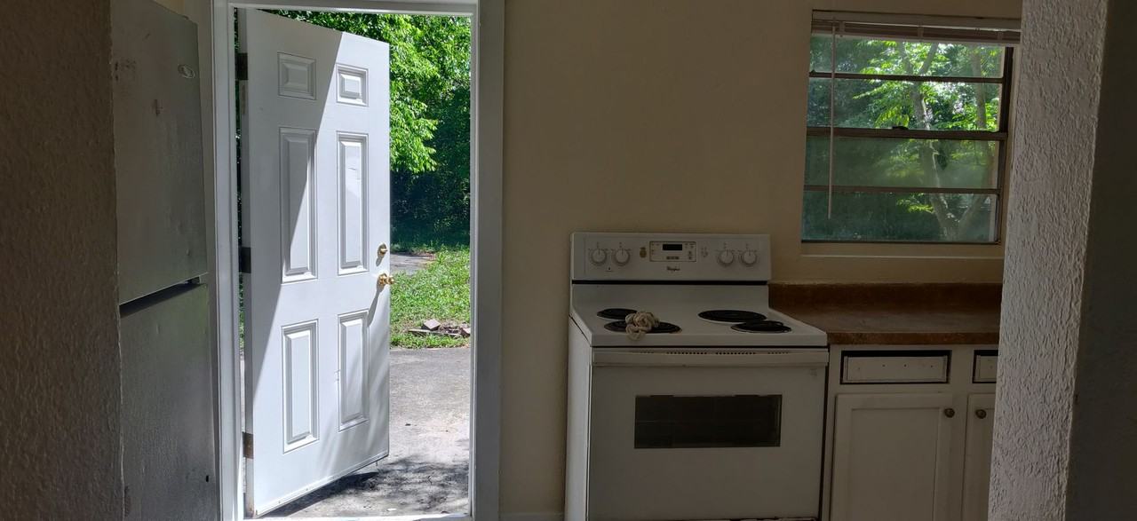 1119 Madison Ave - Photo 4 of 26