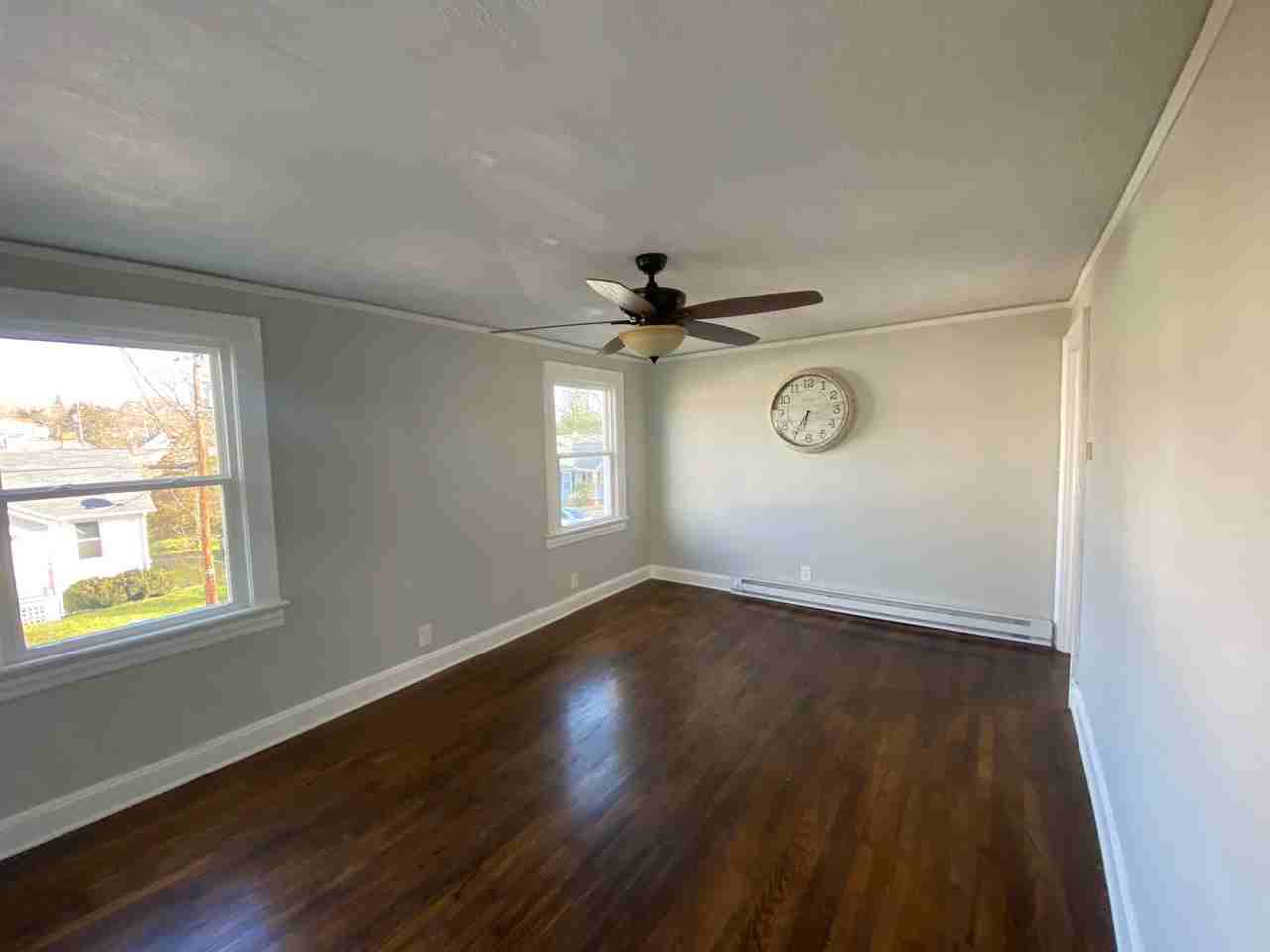 905 Centerdale St - Photo 3 of 10