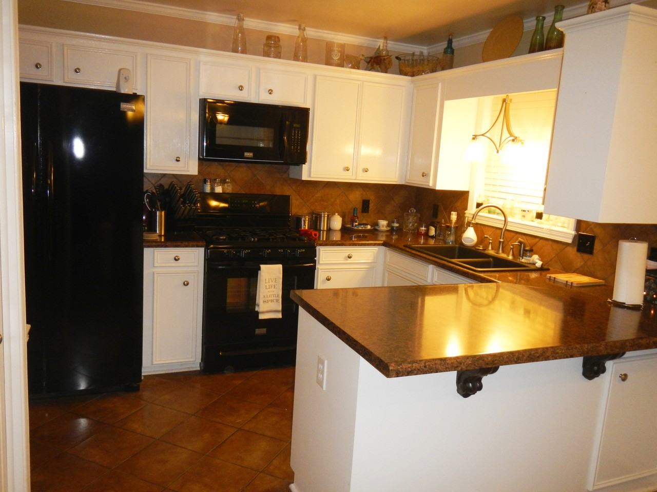 1502 Winchester Dr - Photo 3 of 24