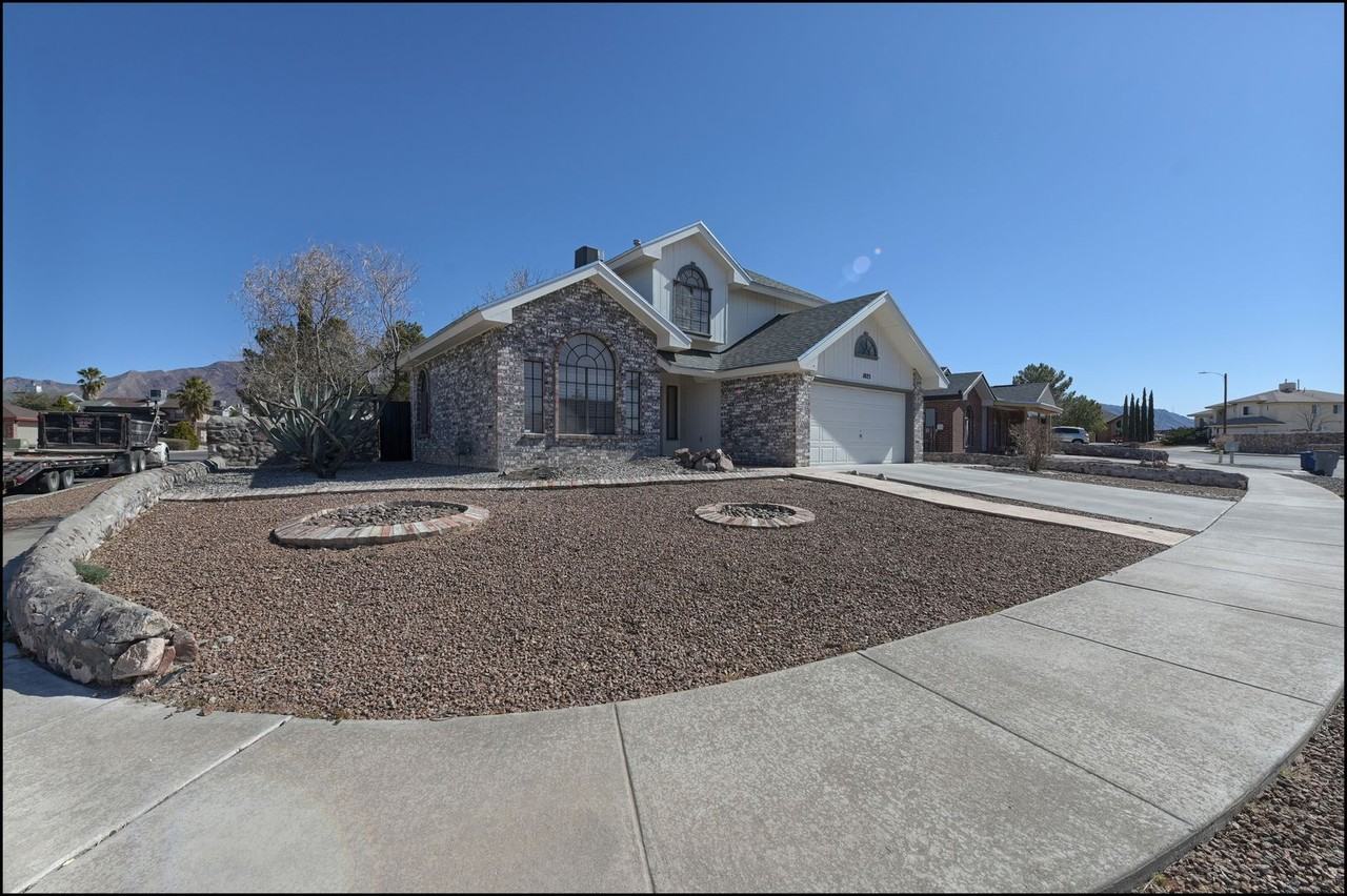 1025 Jan Ellyn Ln - Photo 3 of 50