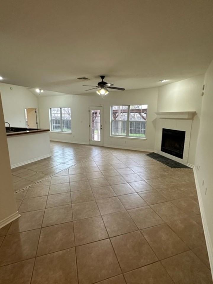 3310 Silver Oaks Dr - Photo 2 of 21