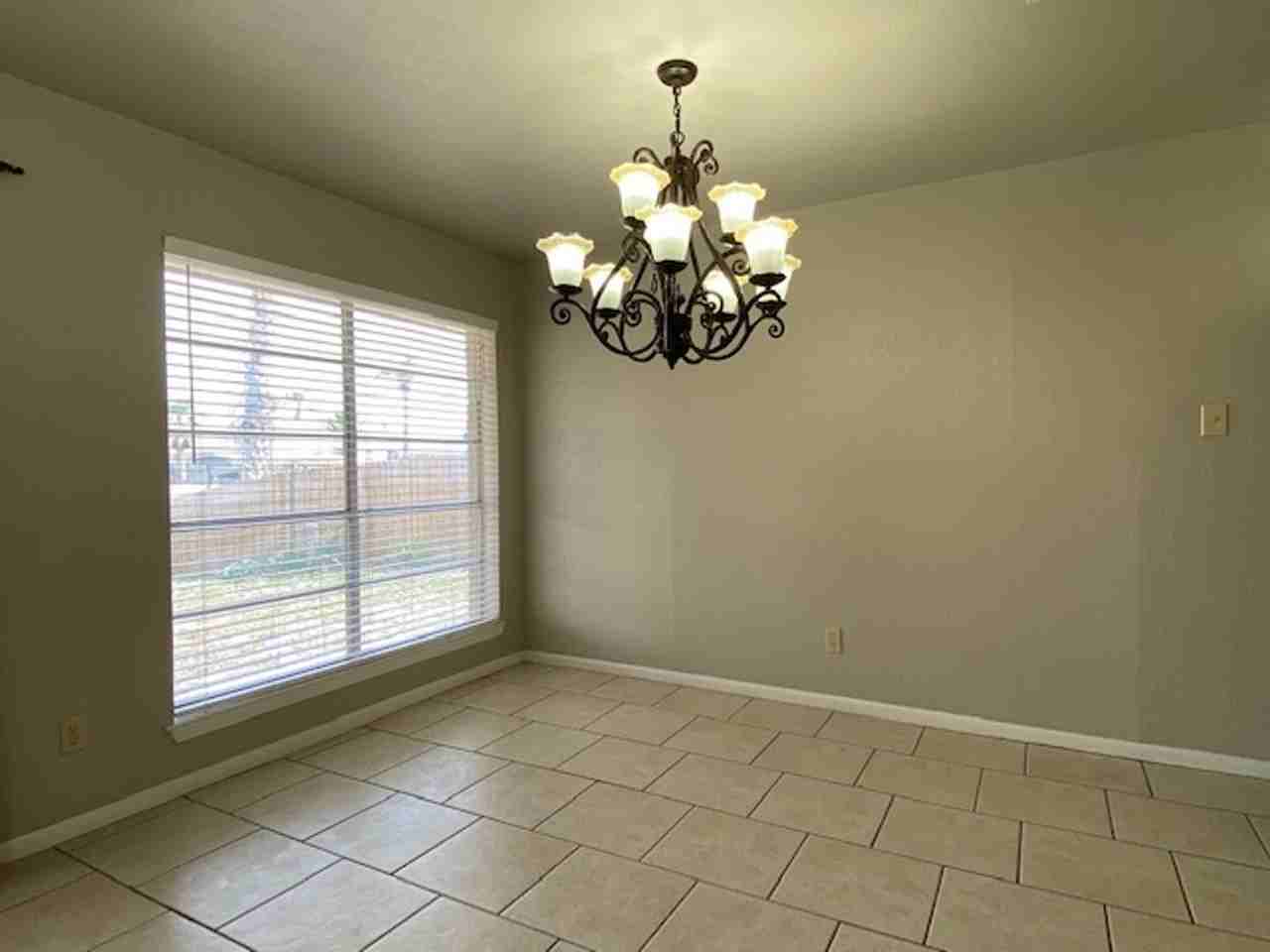 14126 Atascadera Ave - Photo 5 of 40