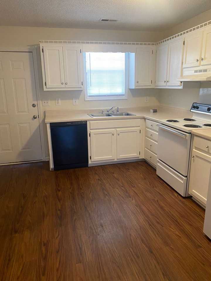 1206 Brookline Ave - Photo 3 of 16