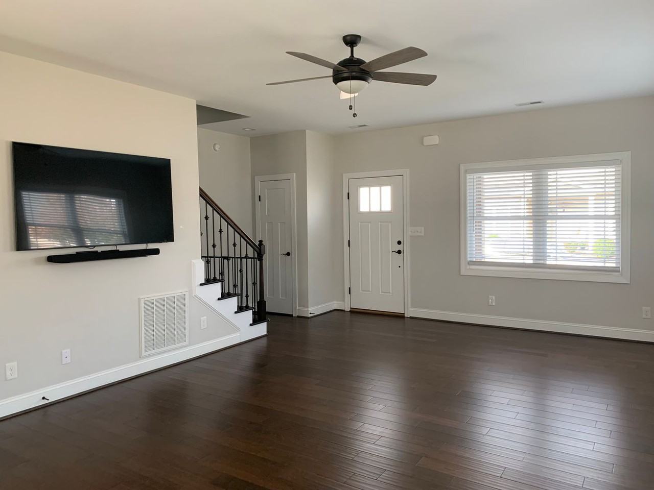 324 Meridian St - Photo 4 of 16