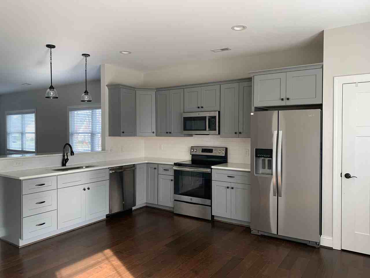 324 Meridian St - Photo 5 of 16
