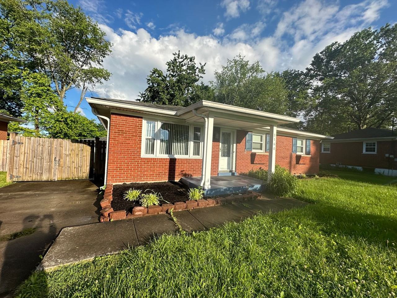 3160 S Crums Ln, Louisville, KY 40216 4 Bedroom Apartment for 1,600