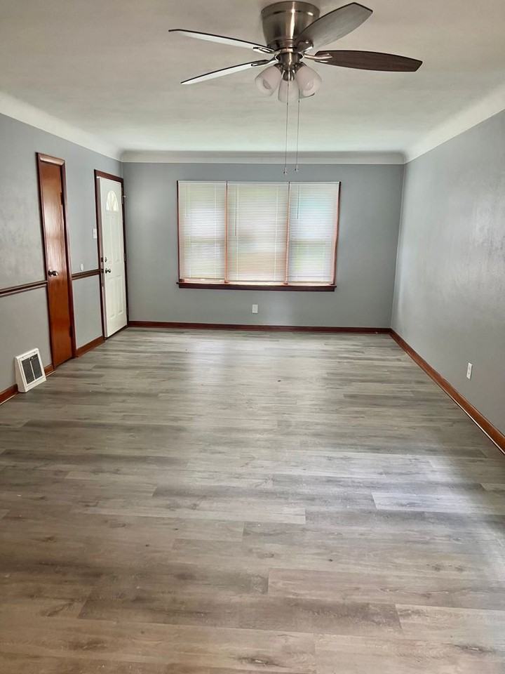 9100 Stansberry Ave - Photo 3 of 11