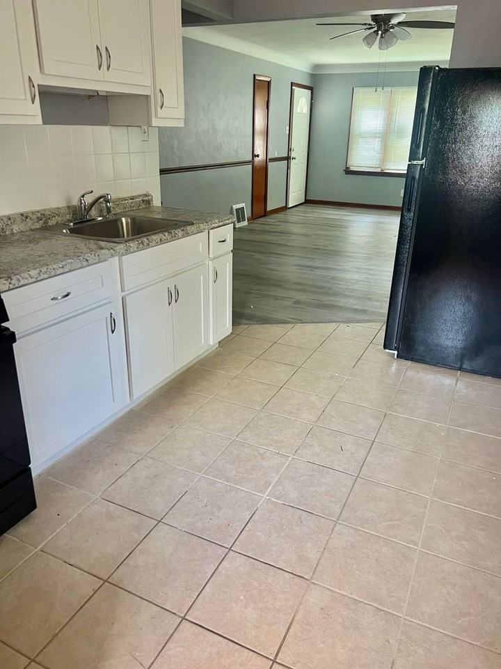 9100 Stansberry Ave - Photo 4 of 11