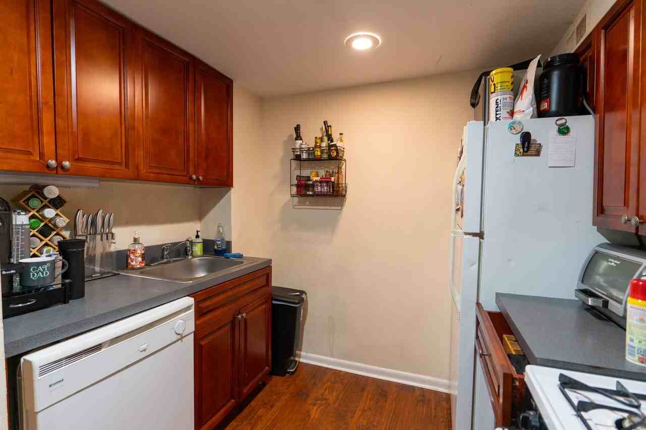 1026 N Randolph St 2nd Fl - Photo 2 of 17