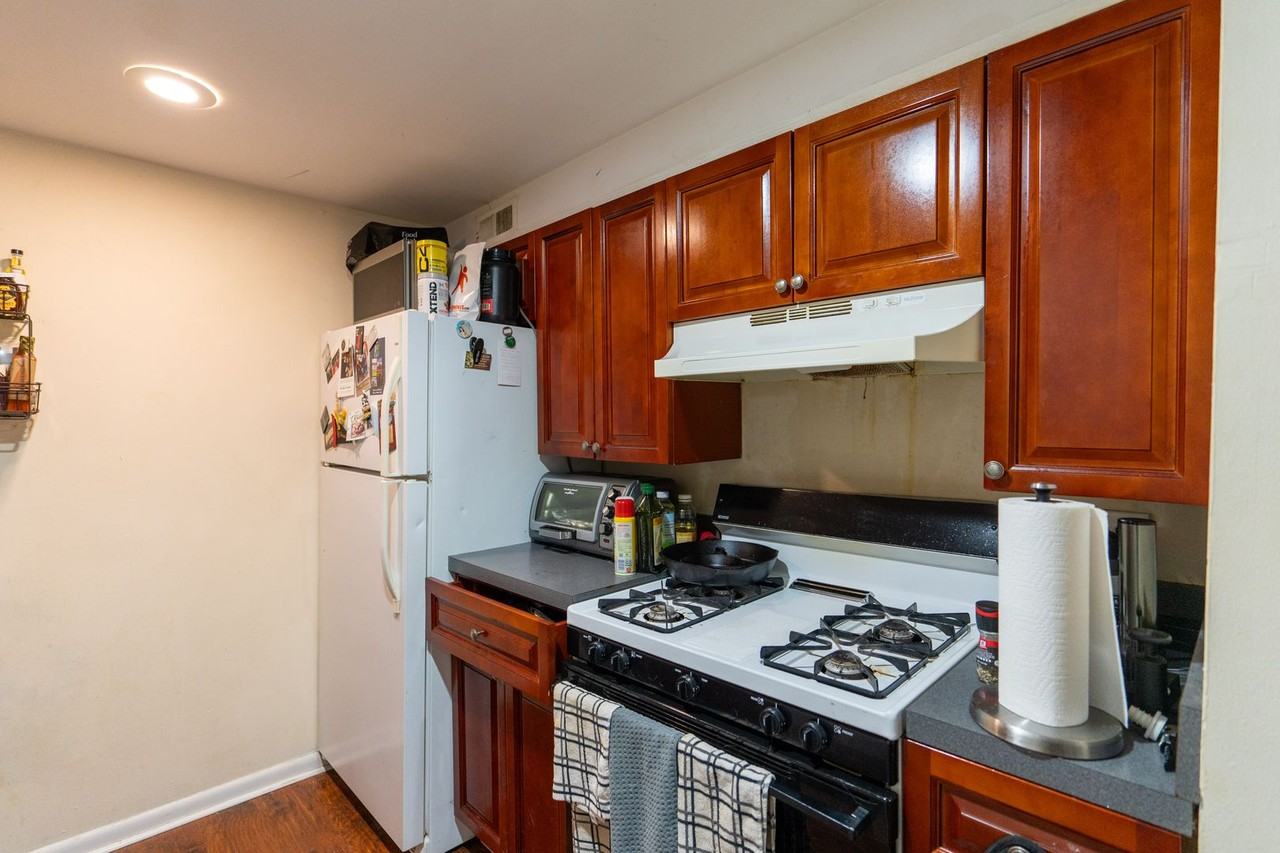 1026 N Randolph St 2nd Fl - Photo 3 of 17