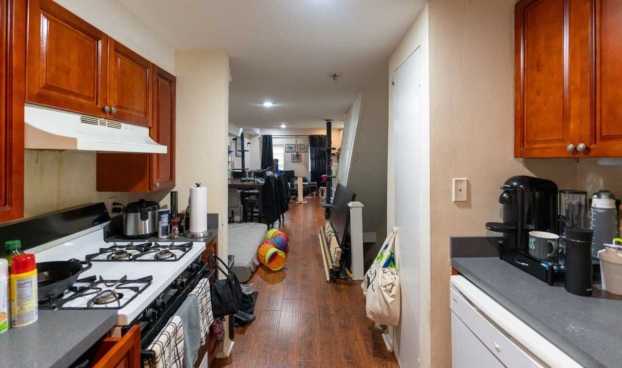 1026 N Randolph St 2nd Fl - Photo 5 of 17
