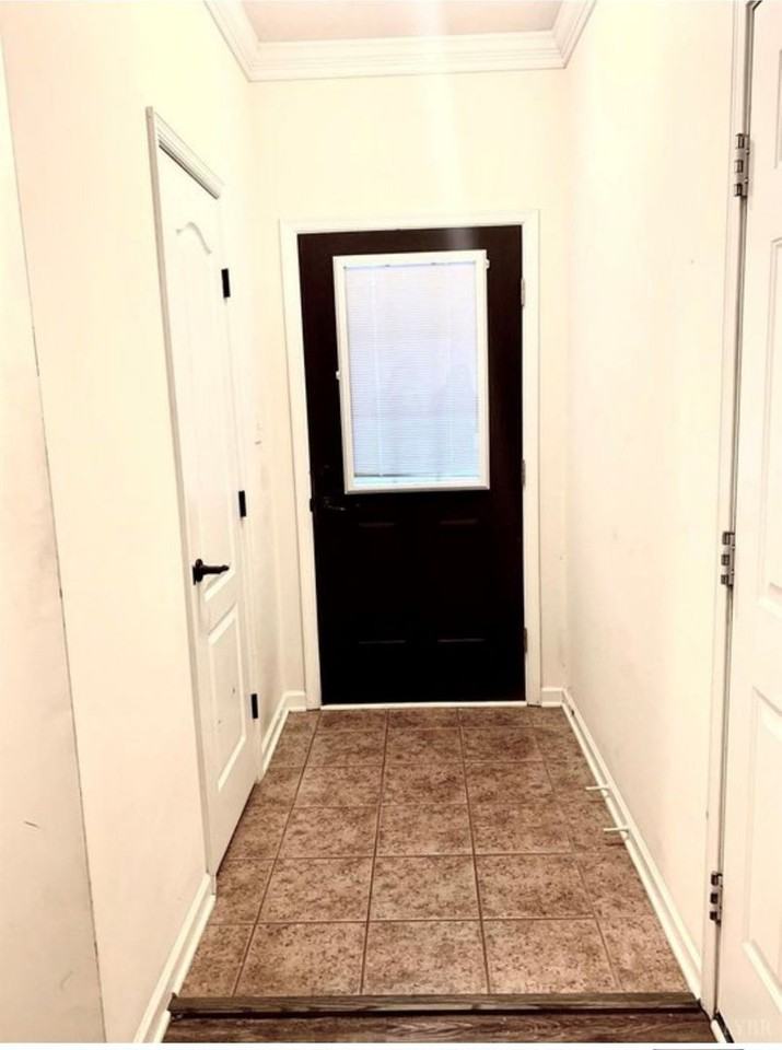 81 Catherine Ct - Photo 2 of 13