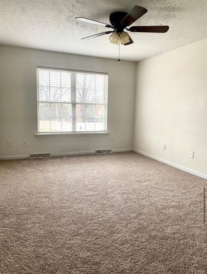 81 Catherine Ct - Photo 3 of 13