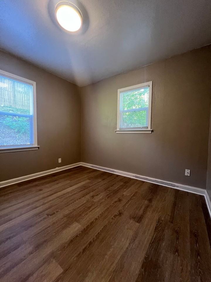 1520 Beacon St - Photo 2 of 12