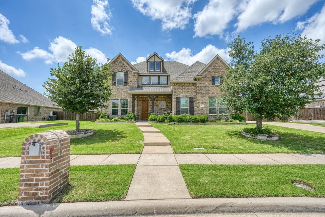 717 Lina Ct - Photo 2 of 34