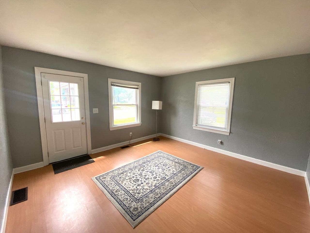 3904 N Monroe Ave - Photo 2 of 10