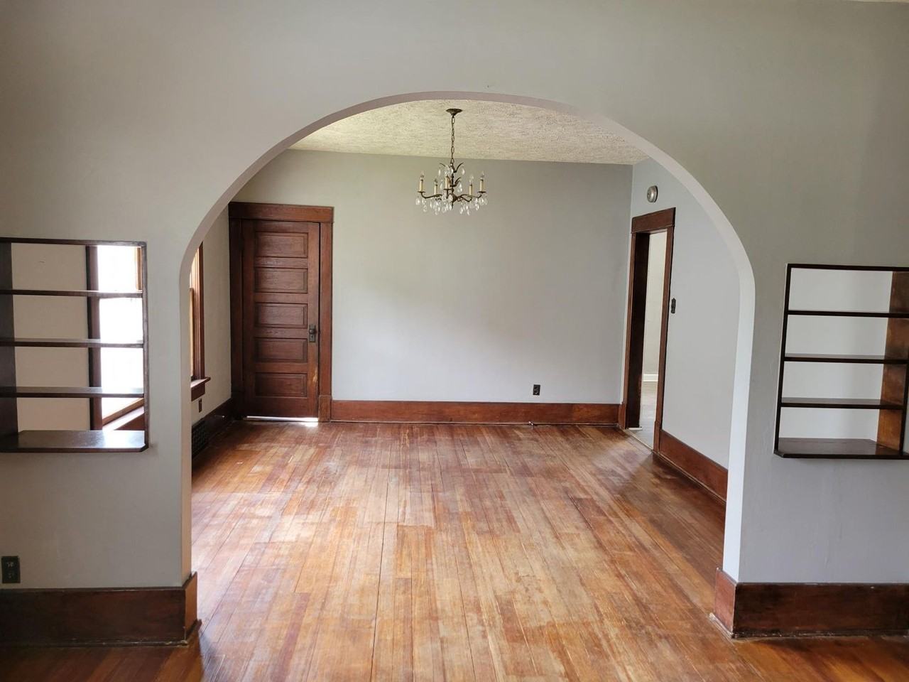 534 Benton St - Photo 2 of 10