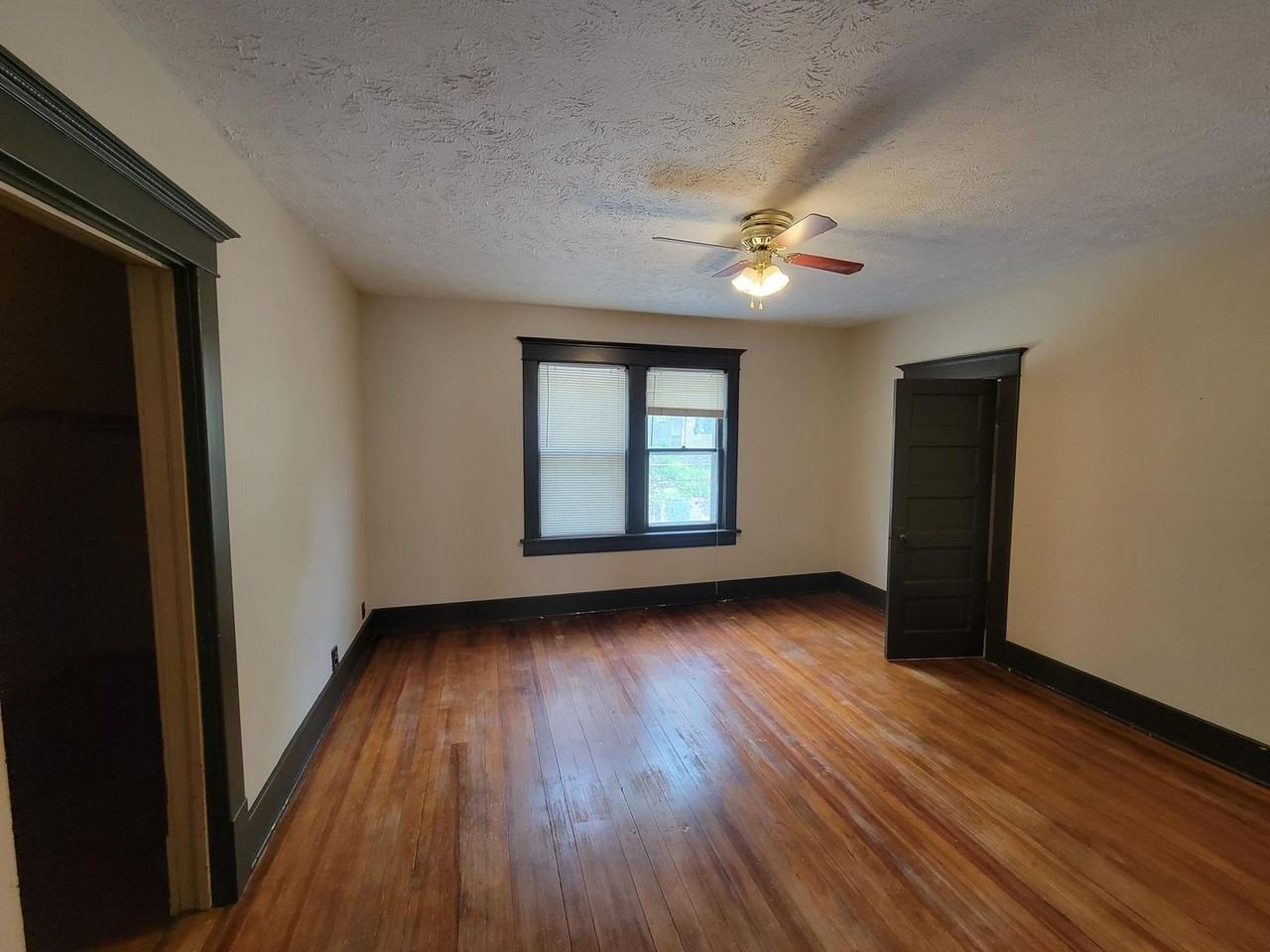 534 Benton St - Photo 4 of 10