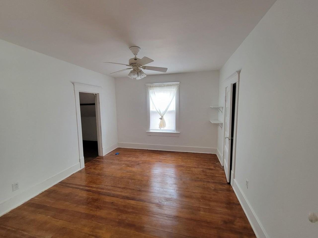 534 Benton St - Photo 5 of 10