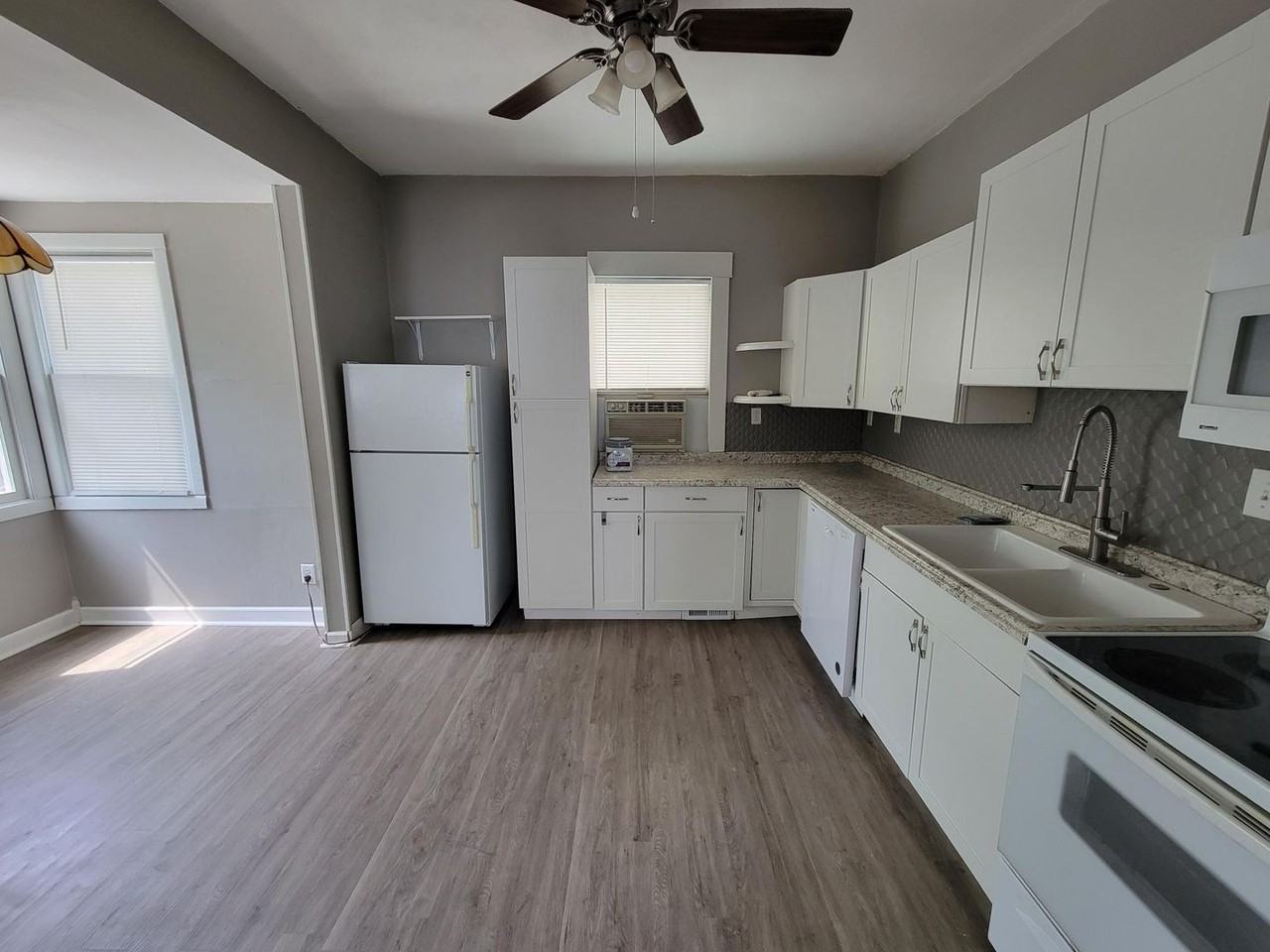 534 Benton St - Photo 6 of 10