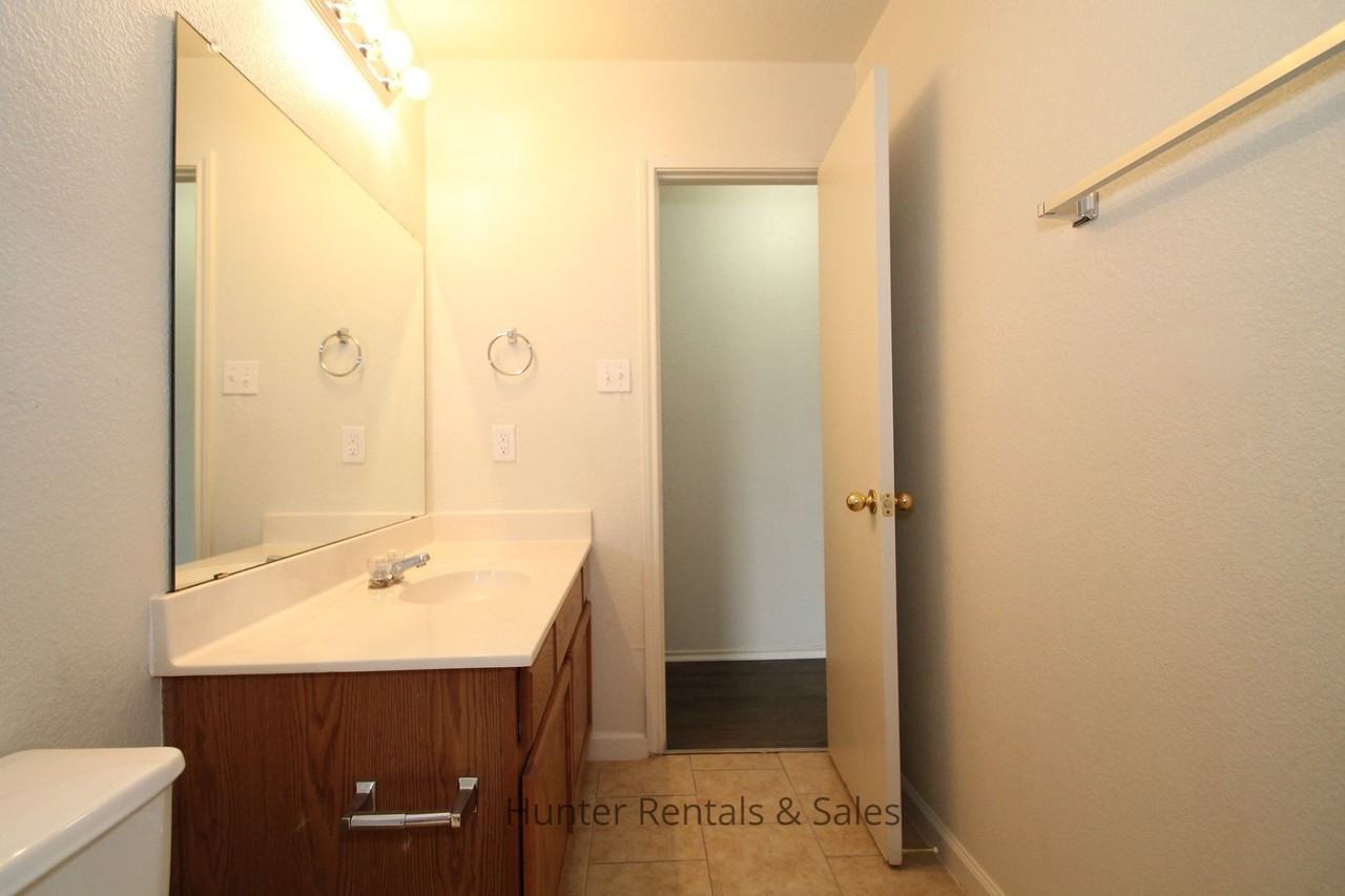 139 Ryan Cir - Photo 2 of 23