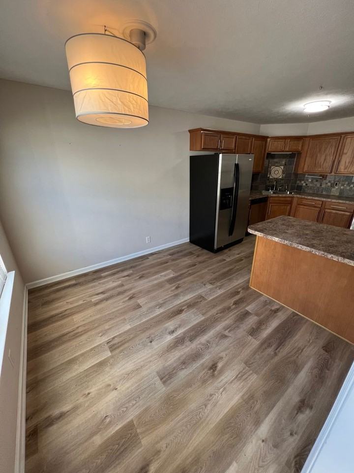872 Wolves Den Pl - Photo 3 of 11