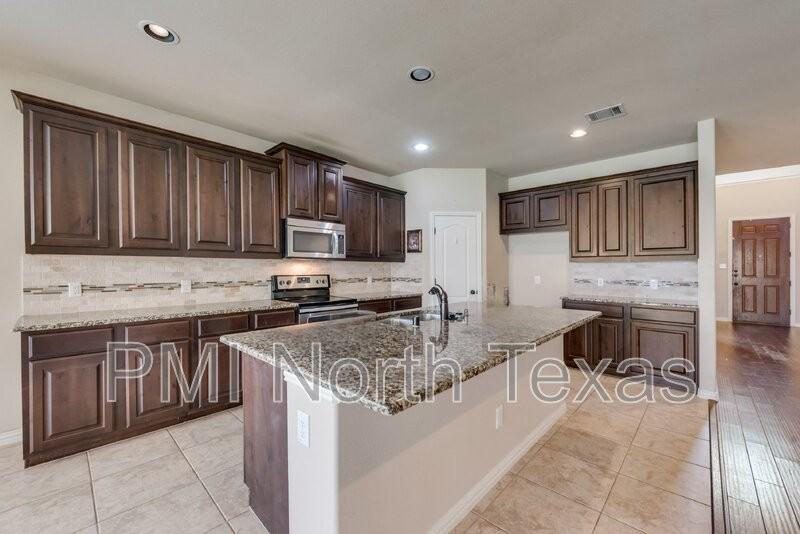 11213 Amistad Dr - Photo 7 of 21