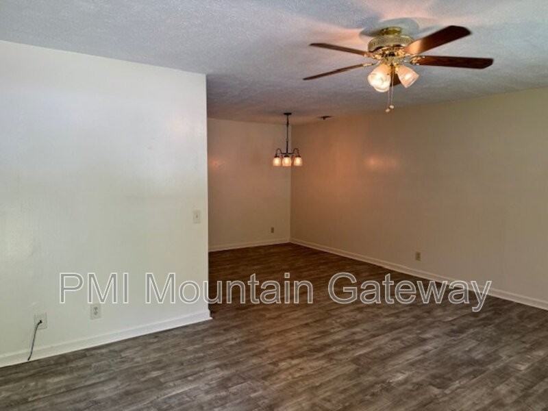 50 Brittany Cir - Photo 2 of 11