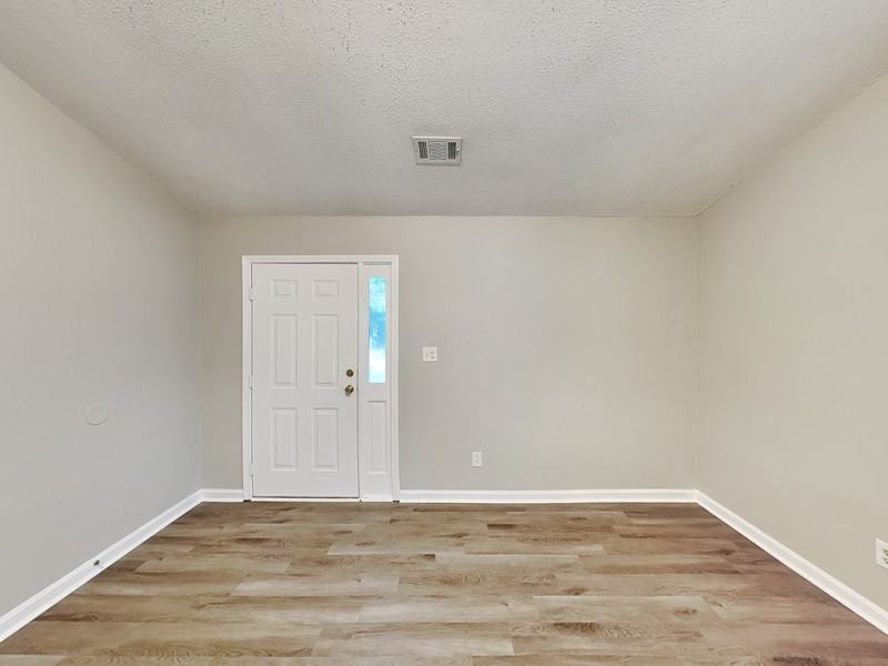 276 Village Dr - Photo 5 of 20