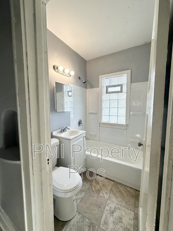 3748 N 38th St - Photo 2 of 5