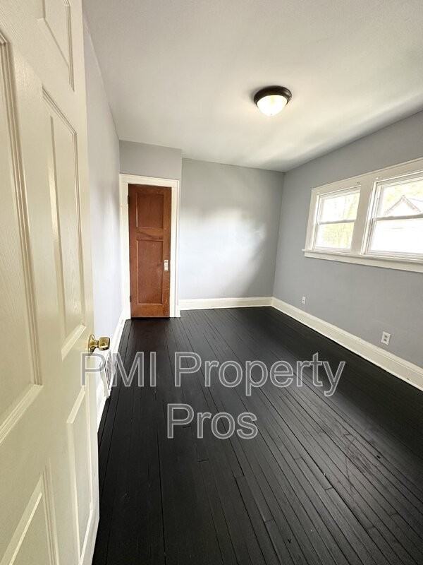 3748 N 38th St - Photo 3 of 5