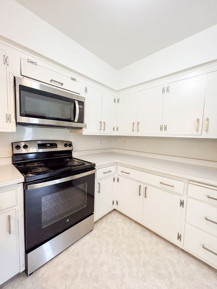 Edina Doubles - Photo 2 of 41