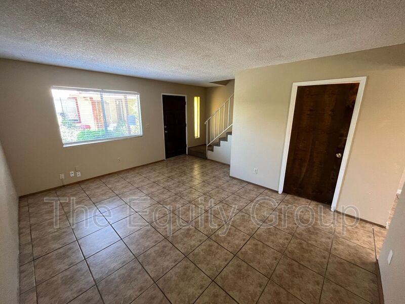 838 N Williford Dr - Photo 3 of 17