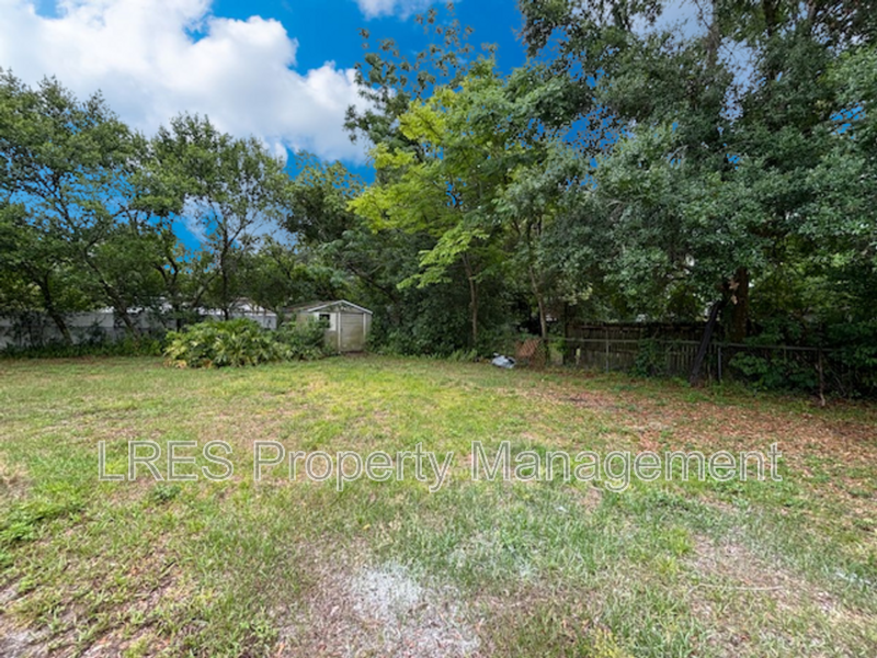 429 Wiltshire Rd - Photo 3 of 23