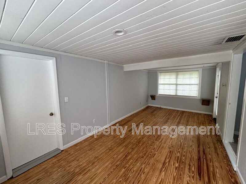 429 Wiltshire Rd - Photo 4 of 23