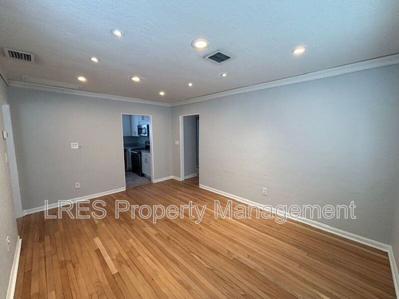 429 Wiltshire Rd - Photo 7 of 23