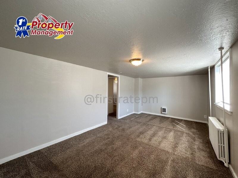 1623 S Taggart St - Photo 2 of 13