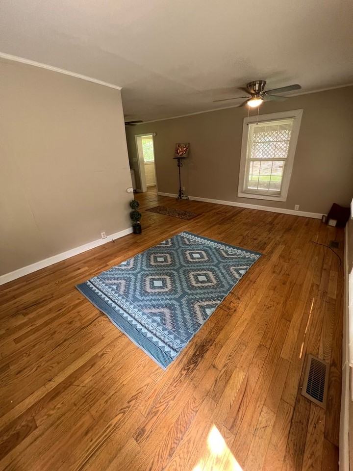 111 Pindal Cir - Photo 2 of 11