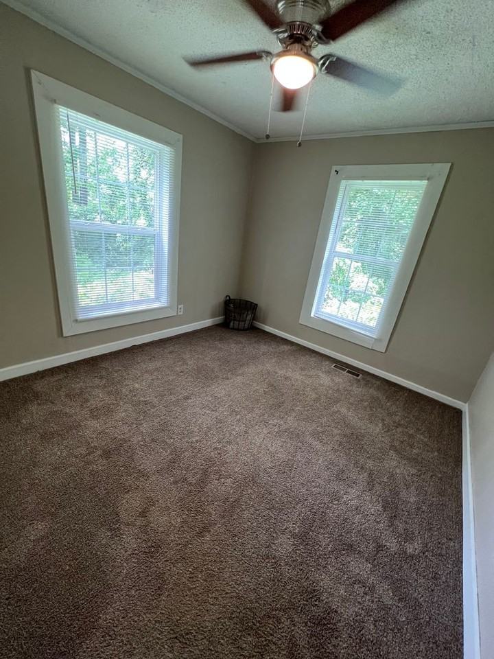 111 Pindal Cir - Photo 7 of 13