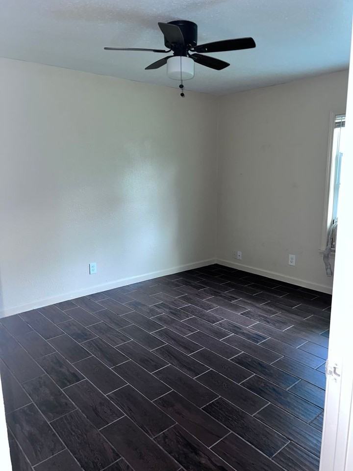 660/662 E Irby St. - Photo 2 of 4