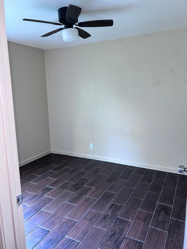 660/662 E Irby St. - Photo 3 of 4