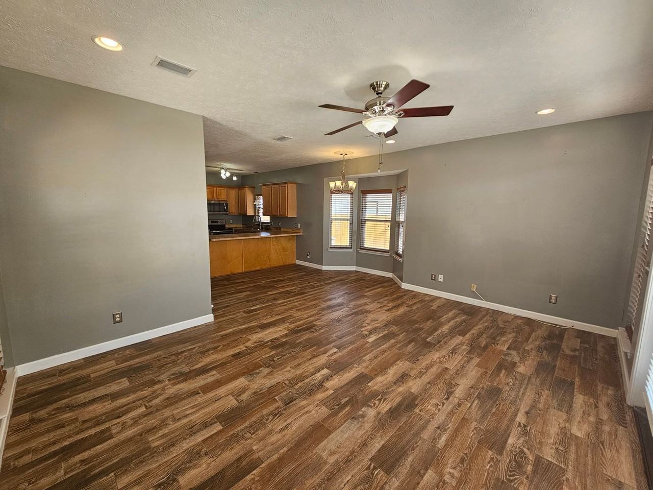 617 W Caladium Cir - Photo 2 of 25