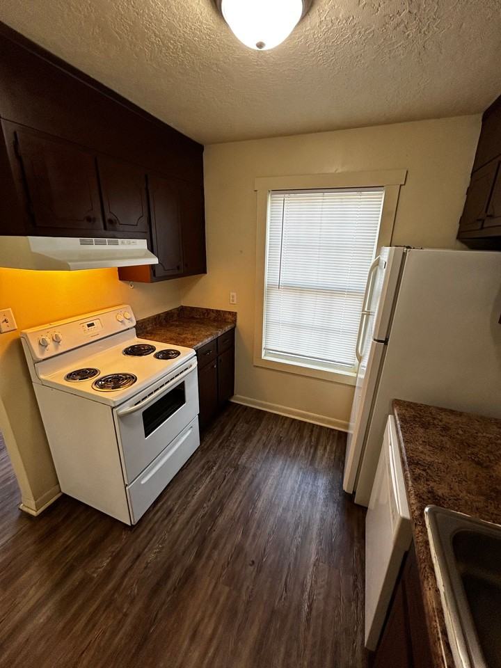 Jamestown Apartments 2 bed/1.5 bath - Photo 5 of 15