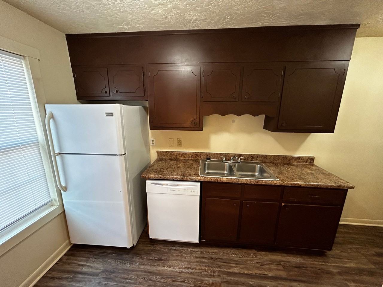 Jamestown Apartments 2 bed/1.5 bath - Photo 6 of 15